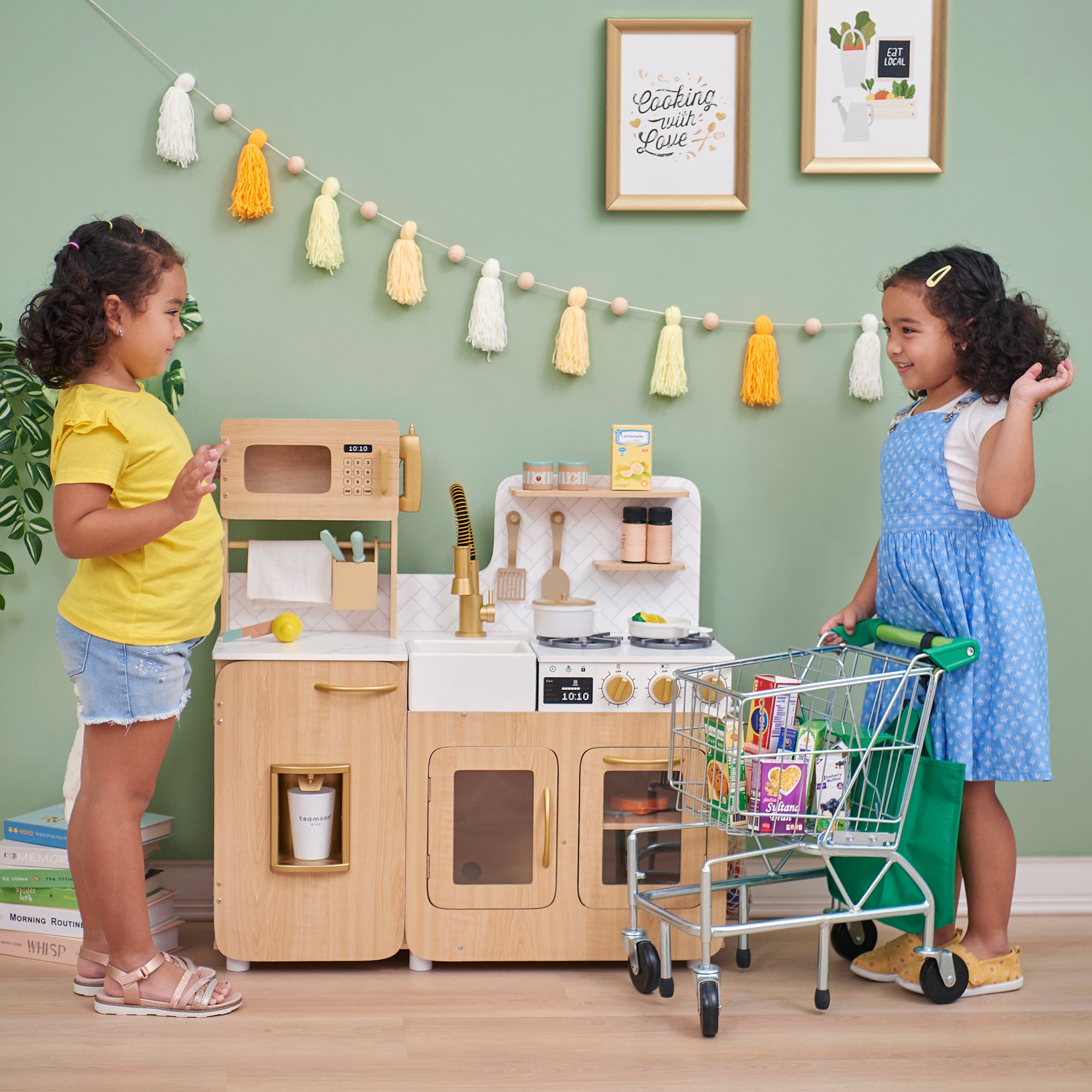Medium Play Kitchen with Kitchen Accessories, Light Oak/White I801153