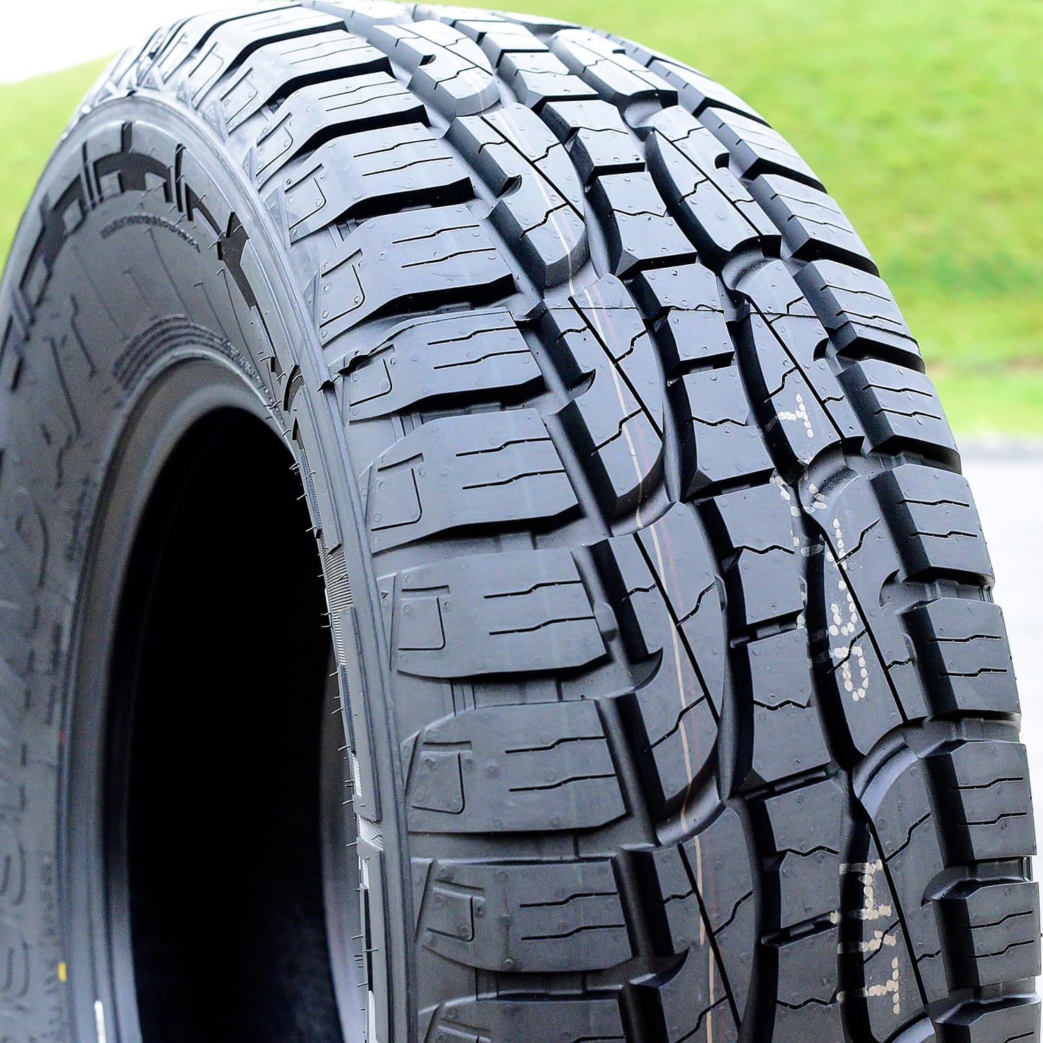 31/10.50R15 109R All-Season Radial Tire T996