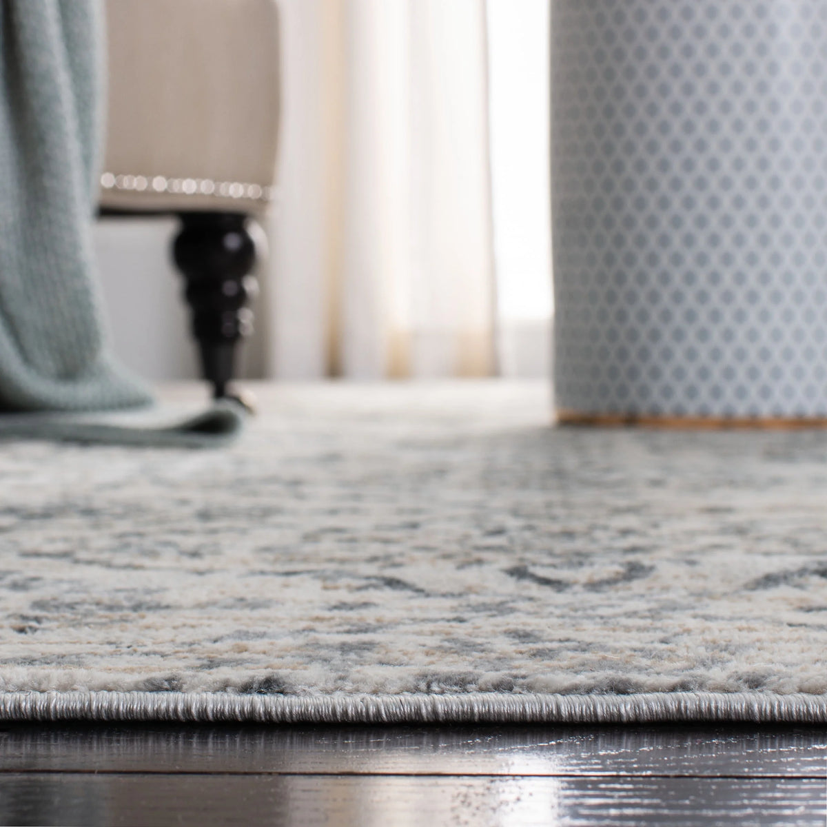 Geometric Floral Area Rug, Cream/Grey, 5'3" x 7'7" B7125