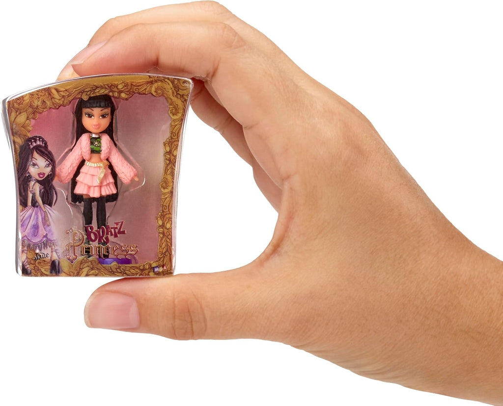 Mini Series 4 Collectible Figures, 2 Mini Dolls per Blind Pack S67168