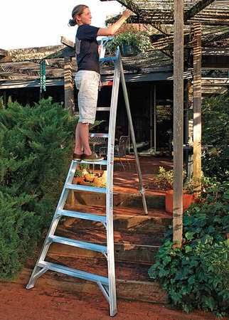 13 ft Aluminum Tripod Stepladder Y35207