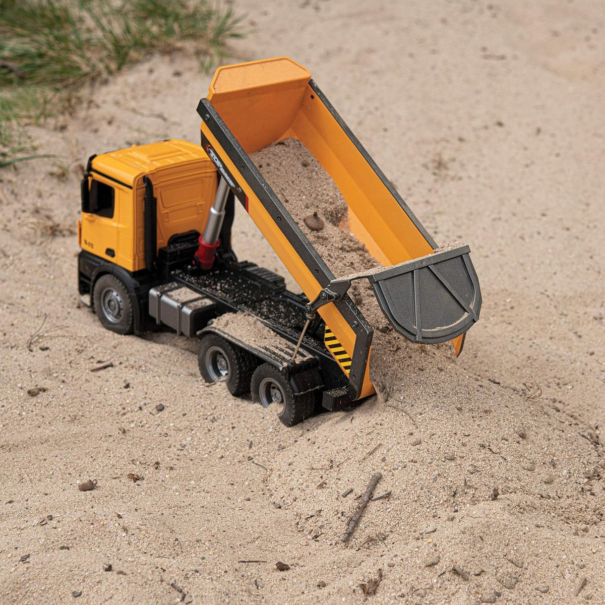 1:14 Scale RC Construction Dump Truck C593