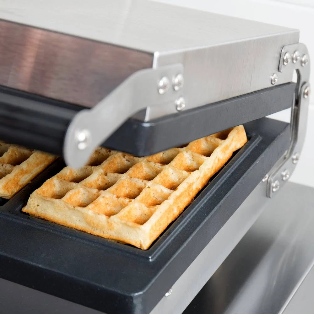 Brussels Style Waffle Maker with Timer D8775