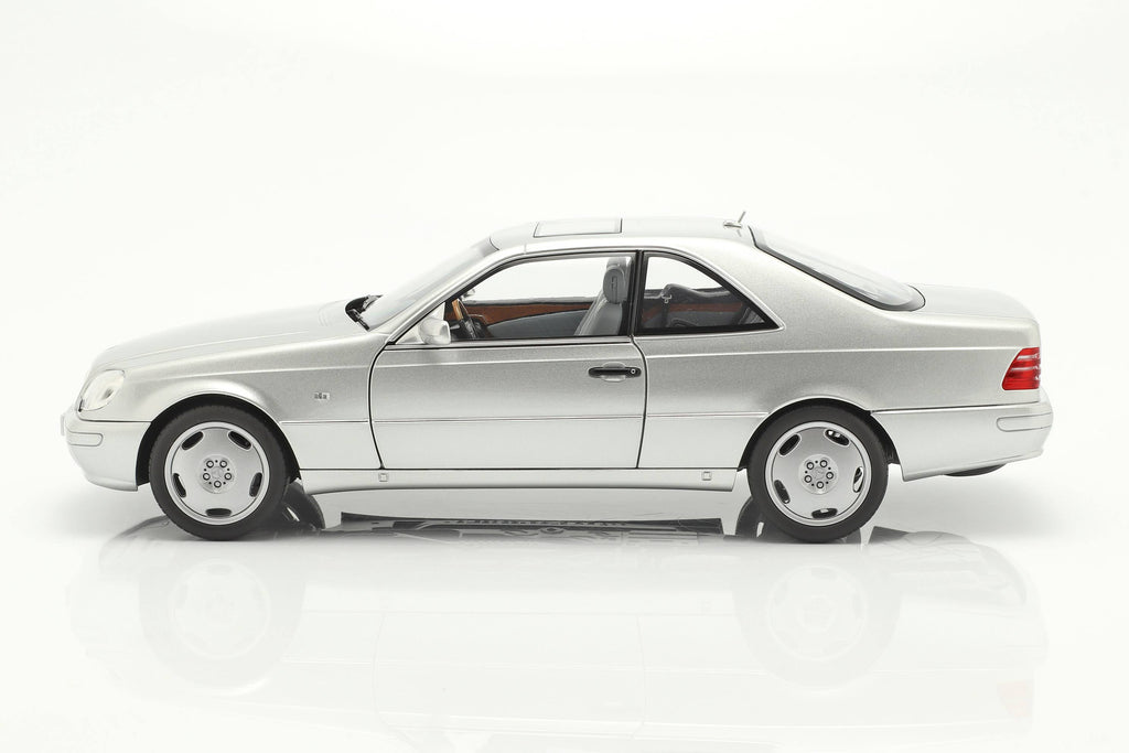 Metallic Silver 1/18 Diecast Model Car U226594