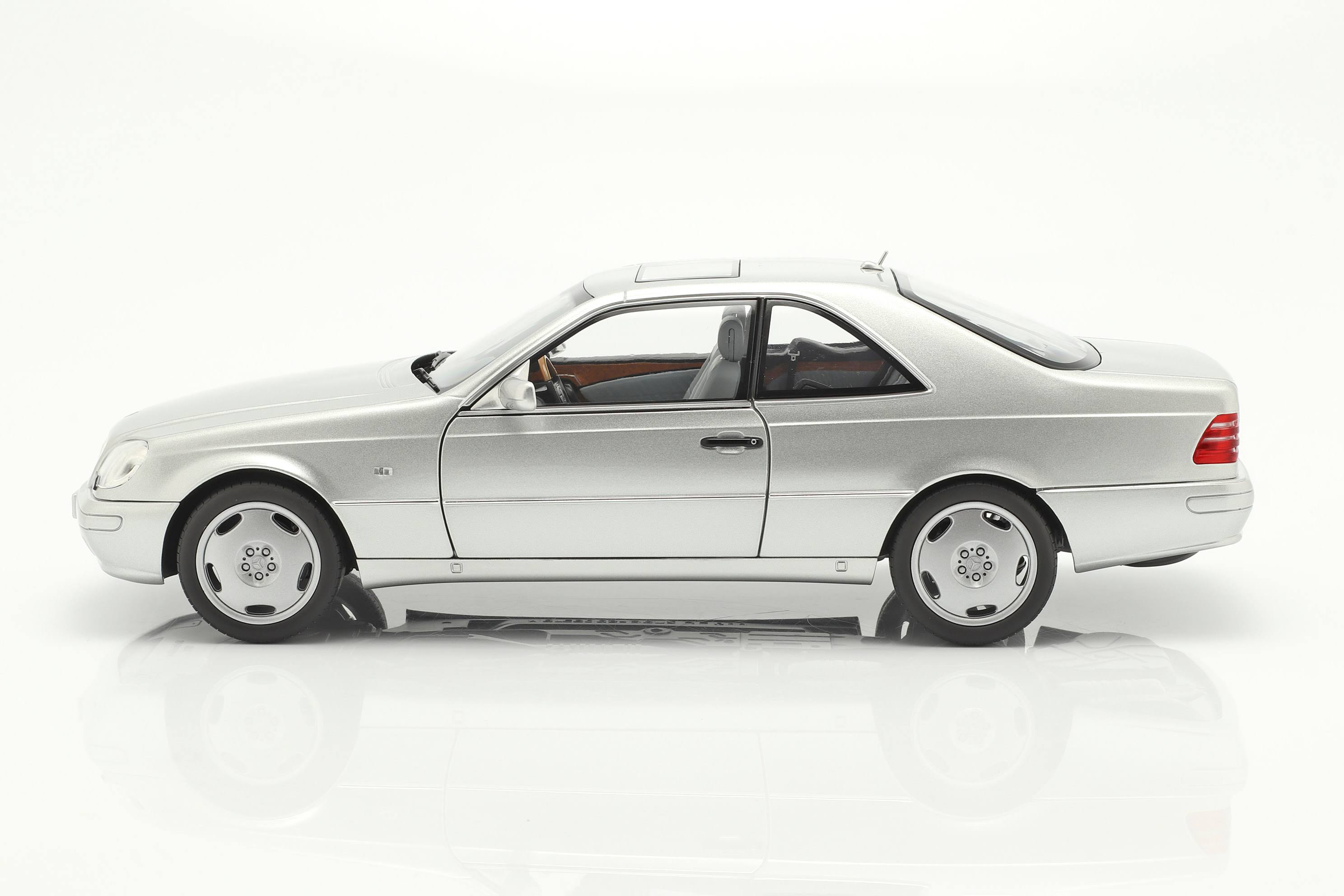 Metallic Silver 1/18 Diecast Model Car U226594